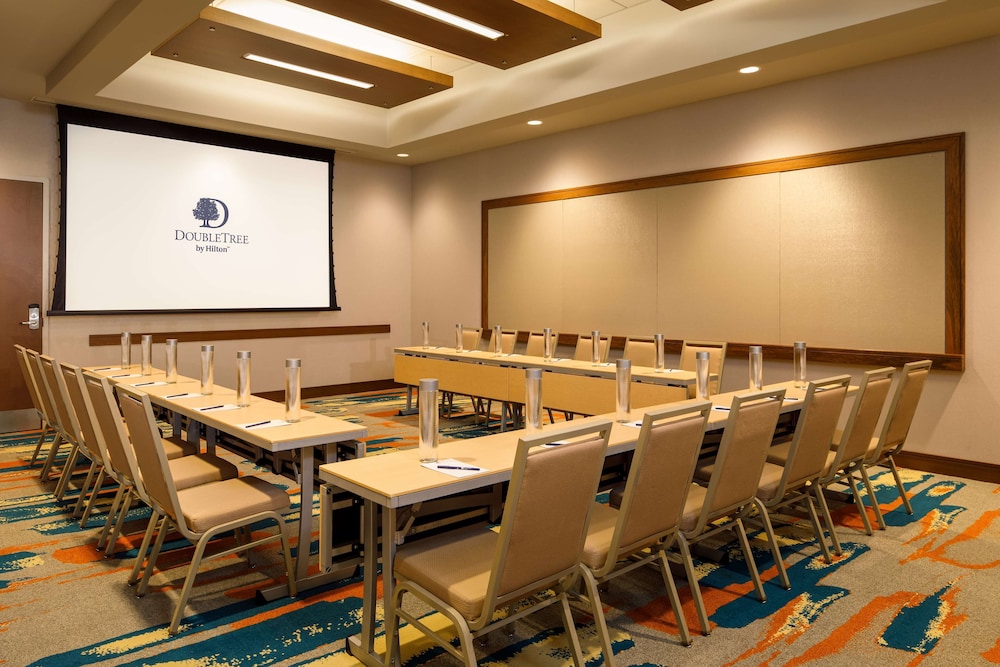 DoubleTree by Hilton Pittsburgh Cranberry - photo 109