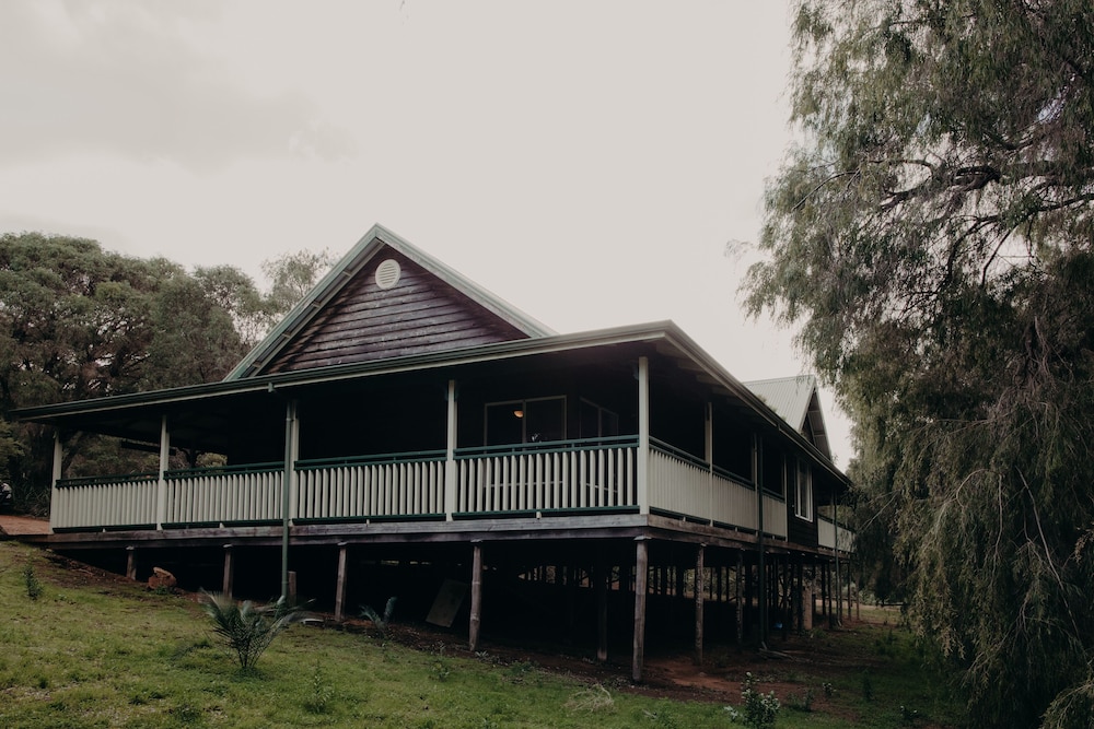 Yallingup Forest Resort - carbon neutral hotel in Yallingup