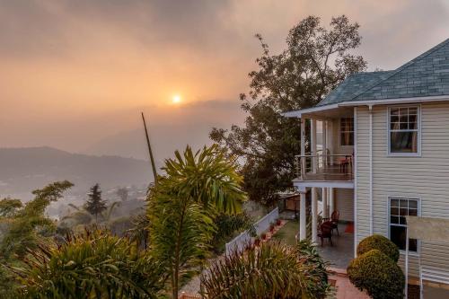 Le Reve Valley Canadian cottage 1 3BHK Luxury cottage Bonfire Barbeque Gym Kids play zone Lake view — 4-Star Luxury Hotel in Bhowali, India