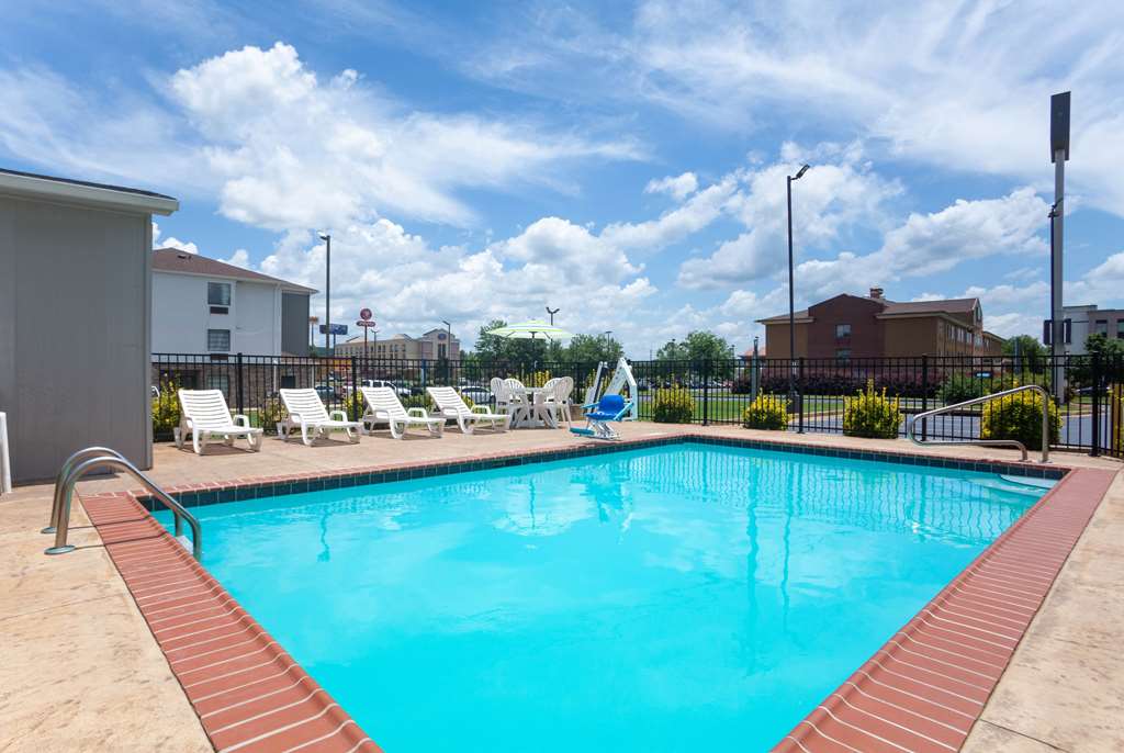 La Quinta Inn & Suites by Wyndham Oxford Anniston - photo 11