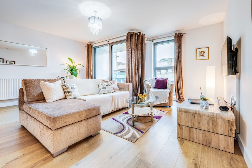 Paladin Place — 4-Star Luxury Hotel in Redhill, United Kingdom