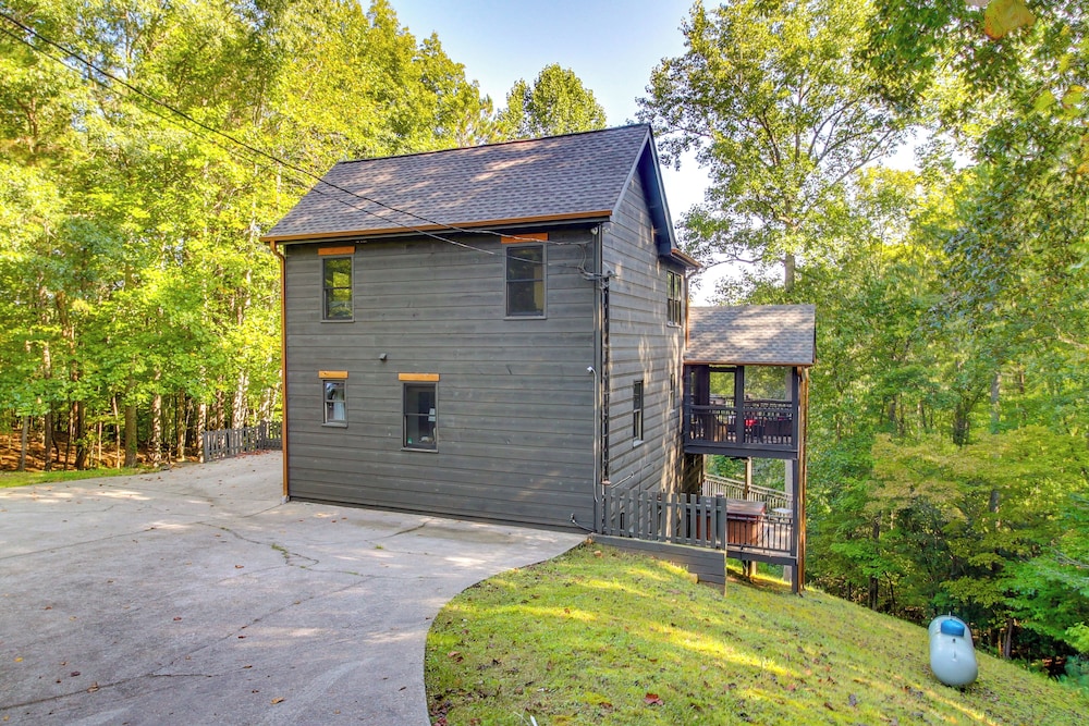 Spacious Ellijay Resort Home w Hot Tub - photo 27