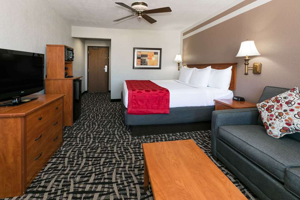 Ramada by Wyndham Oklahoma City Airport North - photo 12