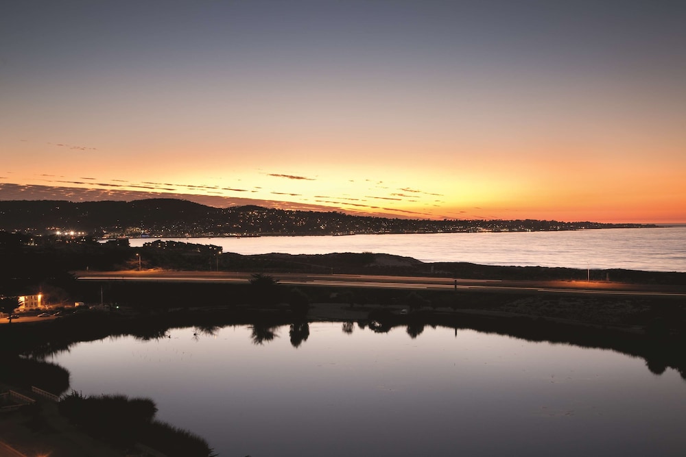 Embassy Suites by Hilton Monterey Bay Seaside - photo 68