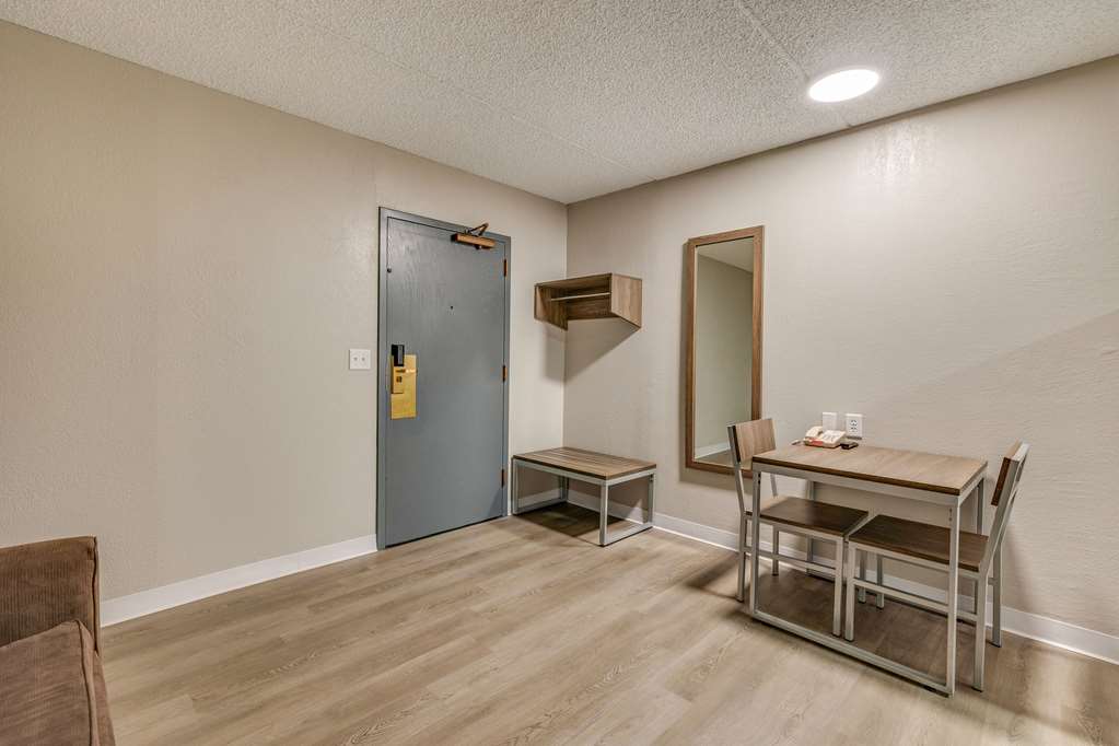 Suburban Studios Milwaukee Airport - photo 29