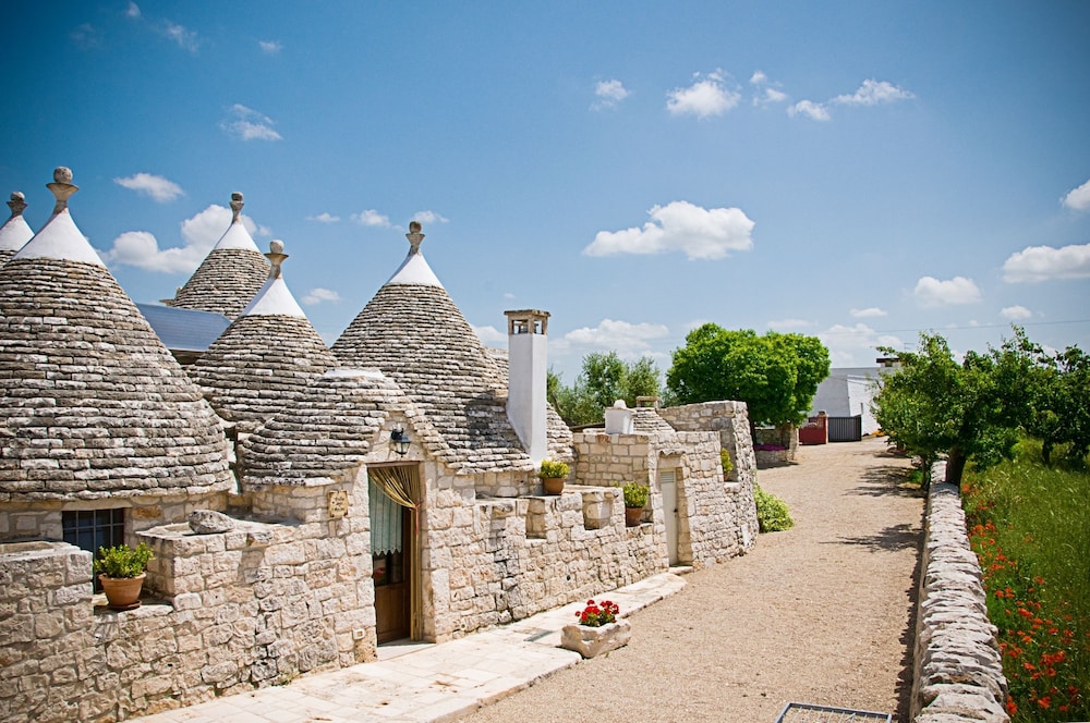 Trulli il Castagno — 4-Star Luxury Hotel in Martina Franca, Italy