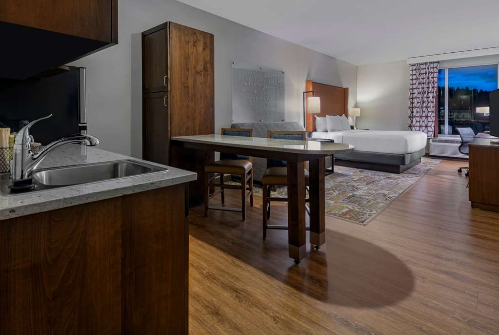 La Quinta Inn & Suites by Wyndham Flagstaff East I - photo 22