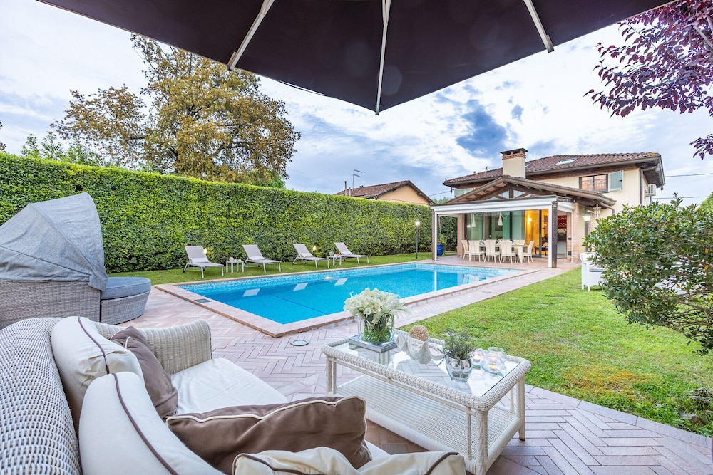 Villa Gatti in Marina di Pietrasanta — 4-Star Luxury Hotel in Pietrasanta, Italy