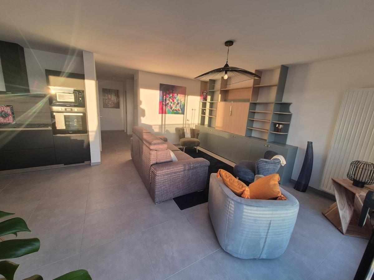 Frida Terrasse Exposee Plein Sud Wifi Parking Double in La Rochelle, France