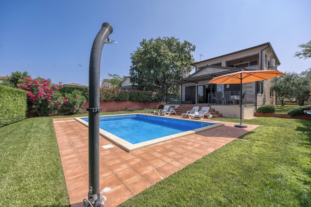 Villa Kristina with Pool Happy Rentals — 4-Star Luxury Hotel in Tar, Croatia