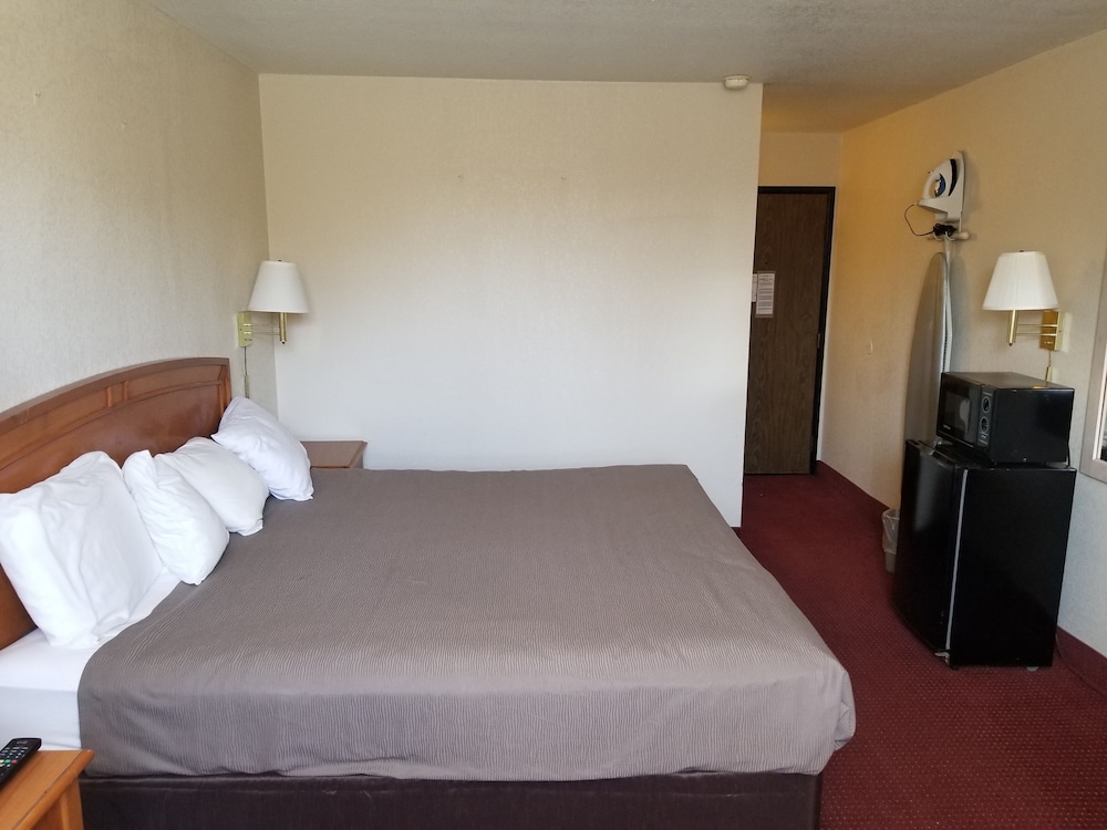 Americas Stay Inn - photo 16
