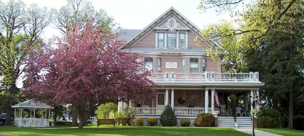 Dakotah Rose Bed And Breakfast 5061813 — Minot