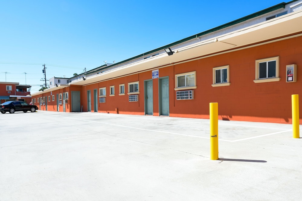 Merle Motel - photo 30