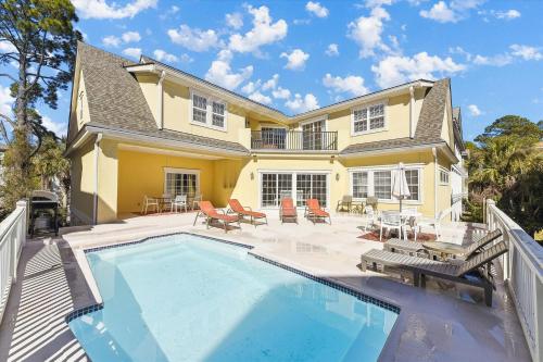 4 Sandy Beach Trail Short Walk To The Beach Large Pool FREE Activities Included — 4-Star Luxury Hotel in Hilton Head Island, United States
