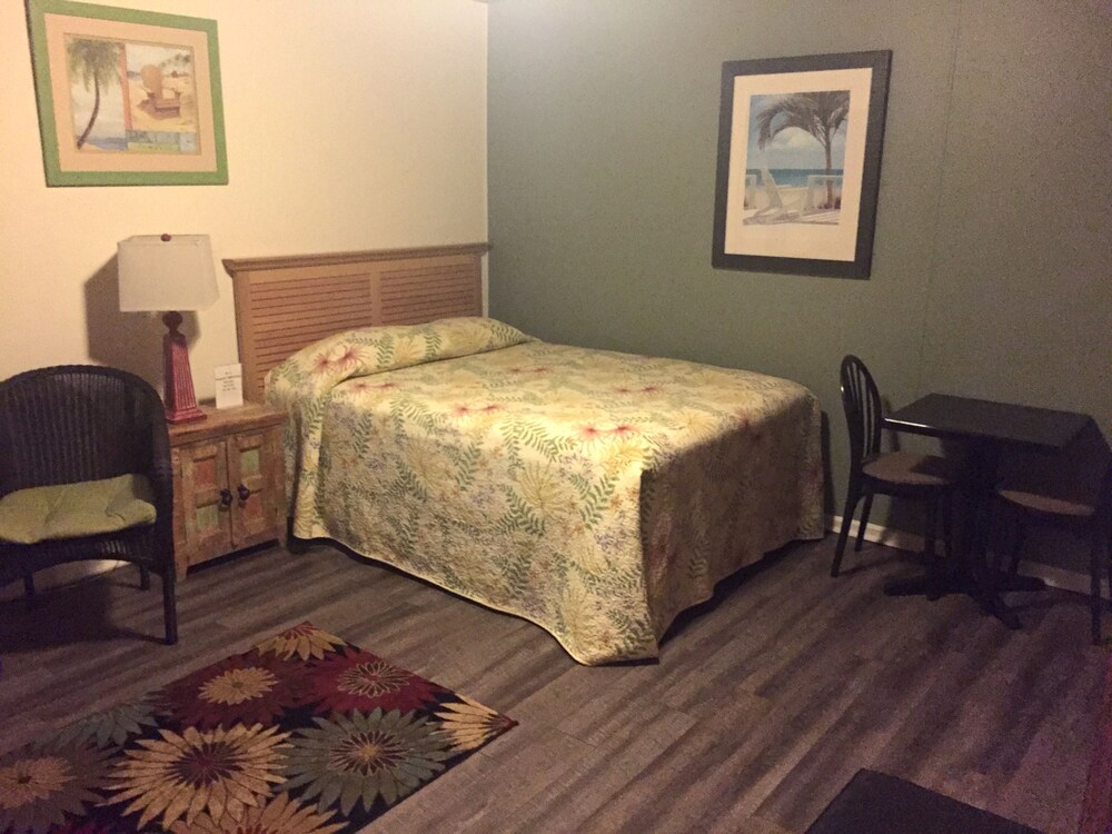 Surf Studio Beach Resort - photo 5