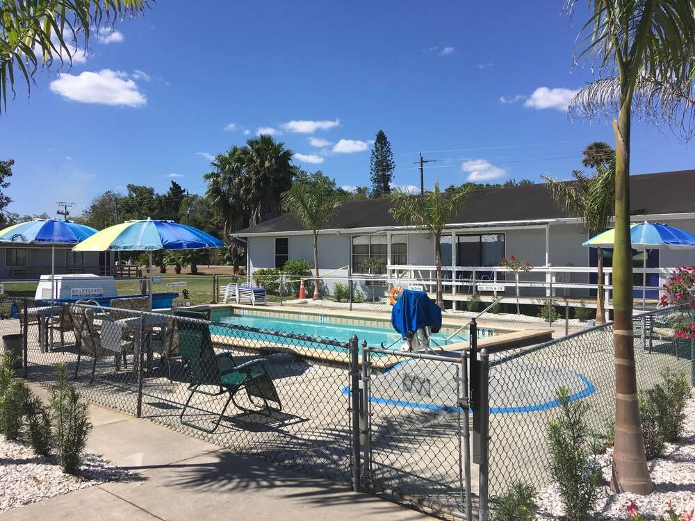 The Rivers Edge Motel - photo 25