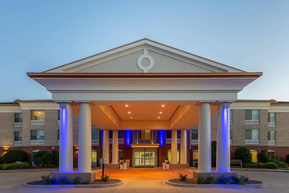 Holiday Inn Express & Suites Vandalia by IHG - photo 48