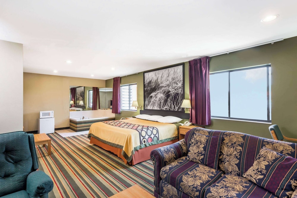 Super 8 by Wyndham Chanute - photo 9