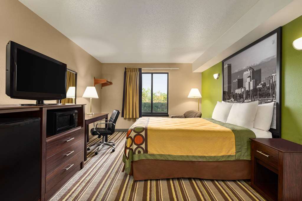 Super 8 by Wyndham Germantown Milwaukee - photo 29