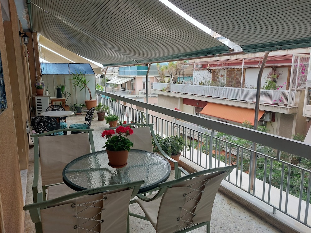 Retro Stay Athens — 4-Star Luxury Hotel in Athens, Greece