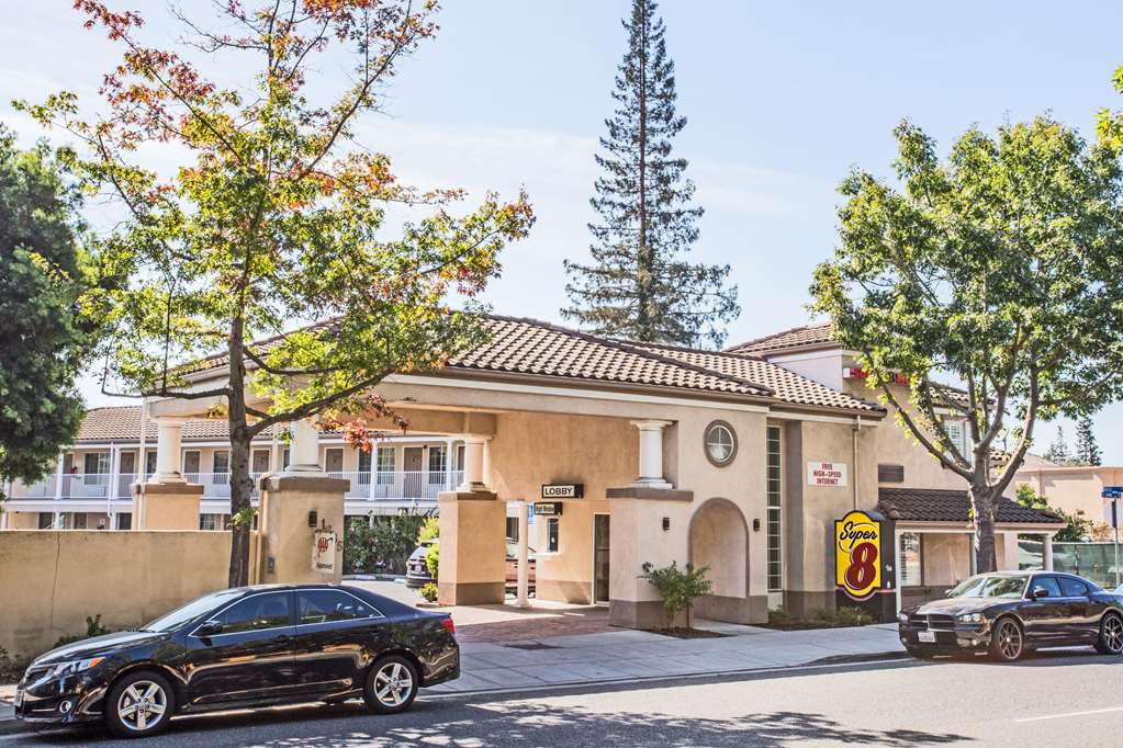 Super 8 By Wyndham Mountain View — Mountain View