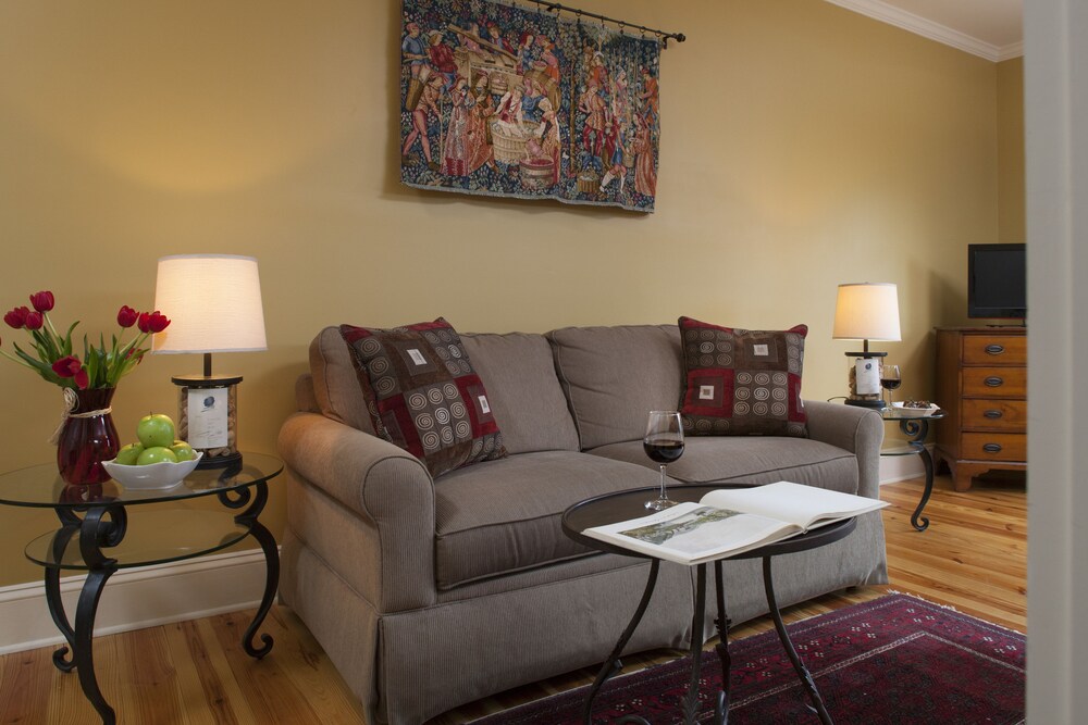 Arcady Vineyard Bed & Breakfast — Virginia — photo 5