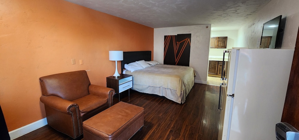 B&J Hotel and Apartment - photo 10