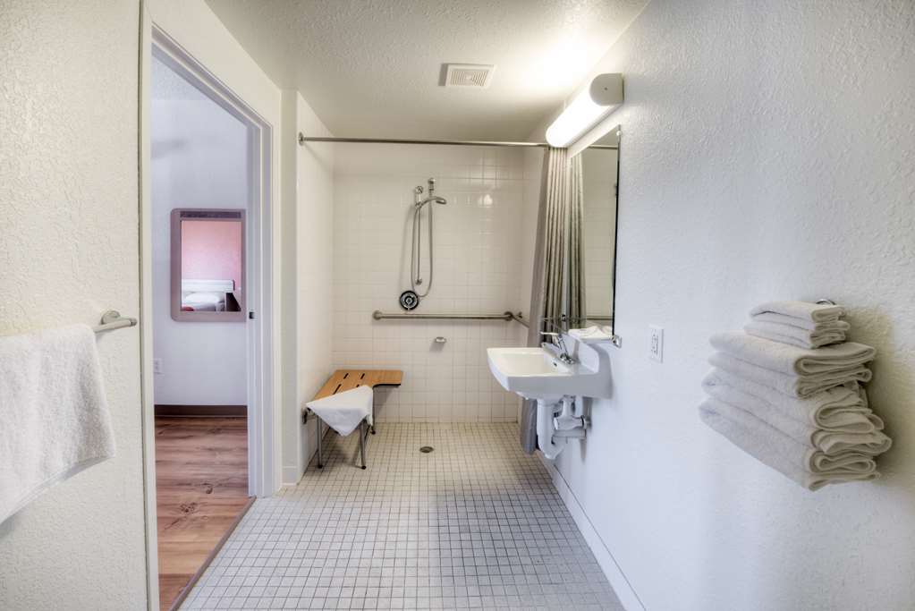 Motel 6 Niantic CT New London - photo 25
