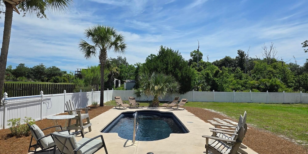 Pearly Shells by Pristine Properties Vacation Rentals — 4-Star Luxury Hotel in Port Saint Joe, United States