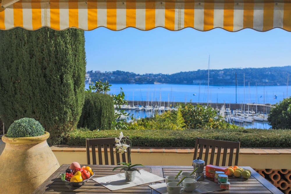 Appartement La Malmaison AP1064 — 4-Star Luxury Hotel in Villefranche-Sur-Mer, France