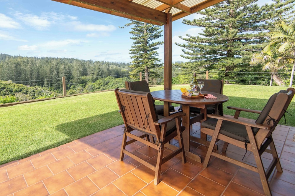 Whispering Pines — 4-Star Luxury Hotel in Kingston, Norfolk Island