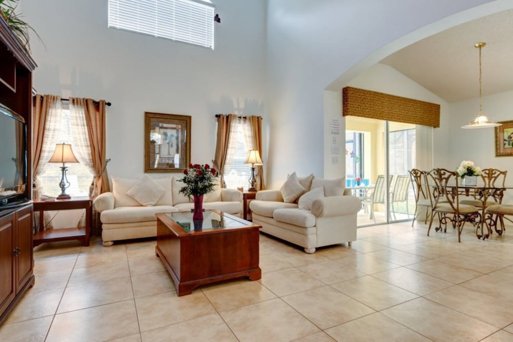 SKC Villa Emerald Island Resort - photo 13