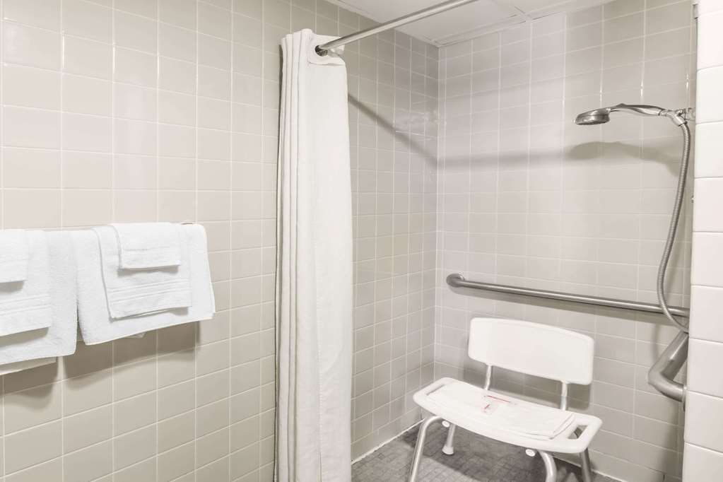 Super 8 by Wyndham Luverne - photo 7