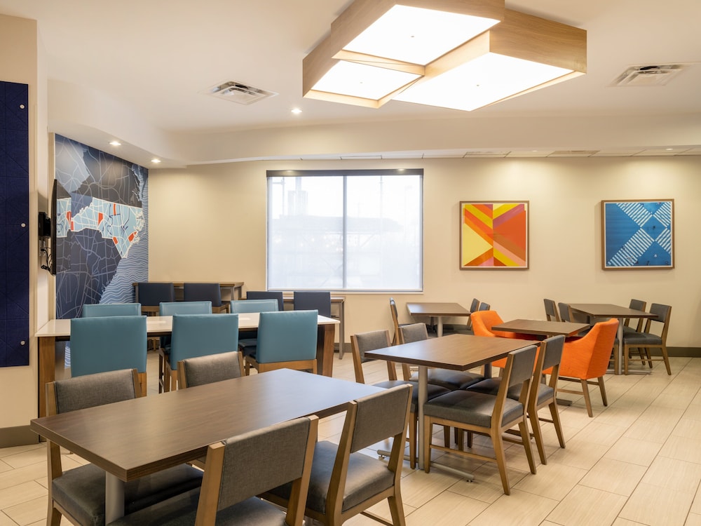 Holiday Inn Express Greensboro I 40 at Wendover an Ihg Hotel - photo 50