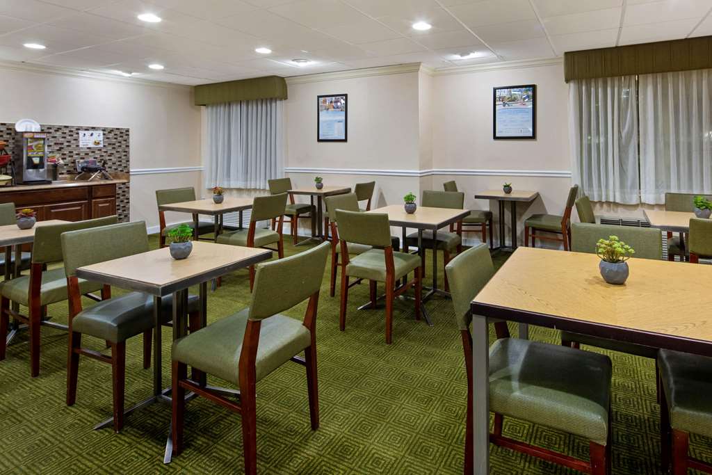 La Quinta Inn & Suites by Wyndham Sawgrass - photo 31