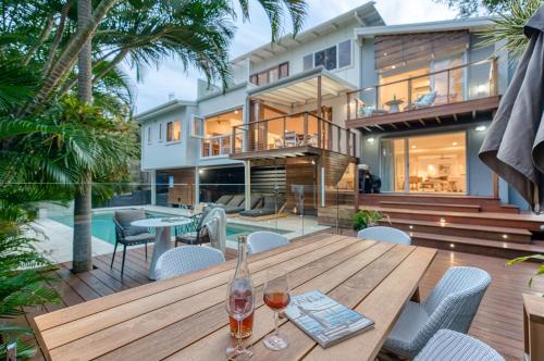 Coast Along - carbon neutral hotel in Sunrise Beach
