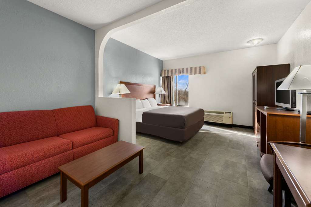 Suburban Studios Kansas City Airport North - photo 23