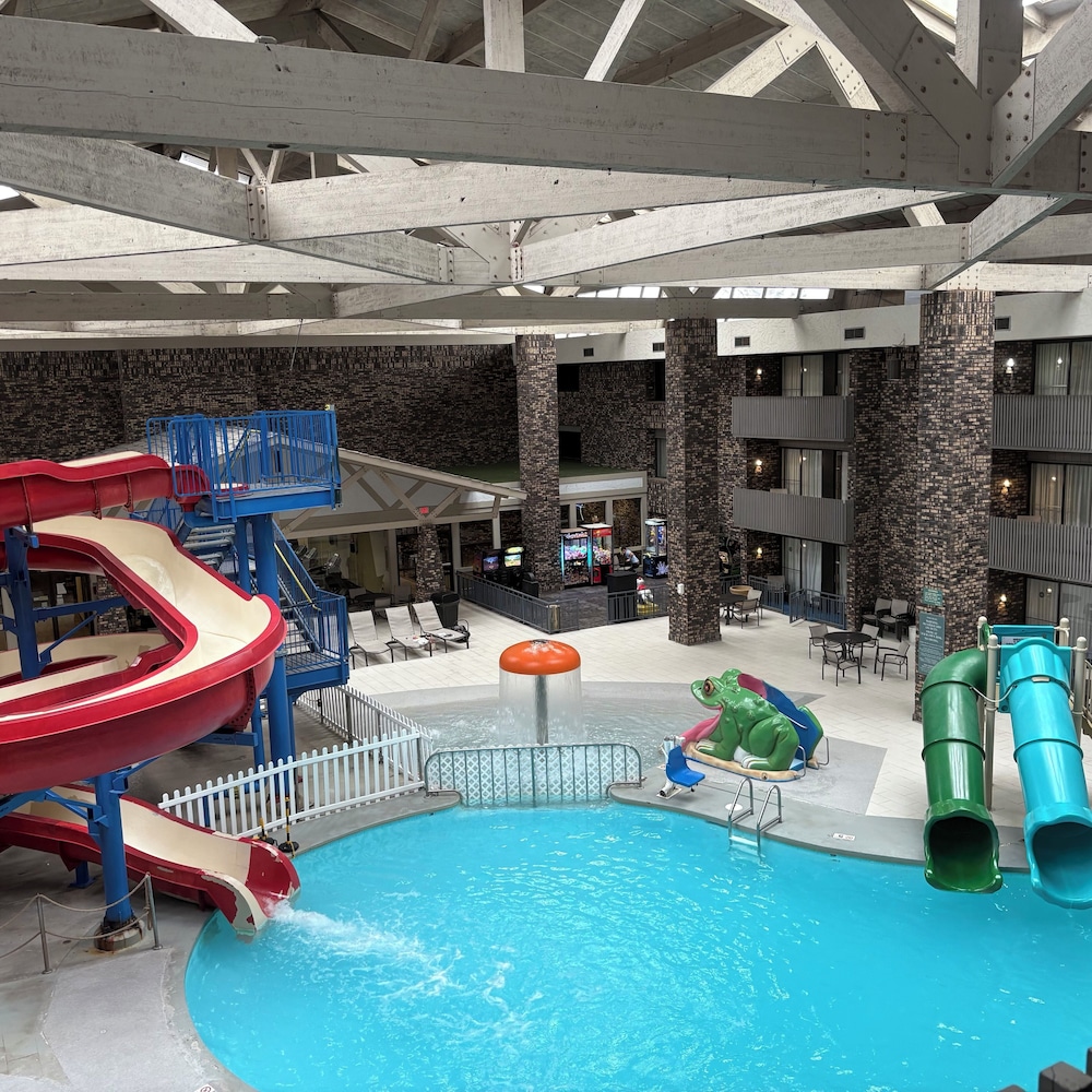 Bismarck Hotel and Conference Center - photo 24