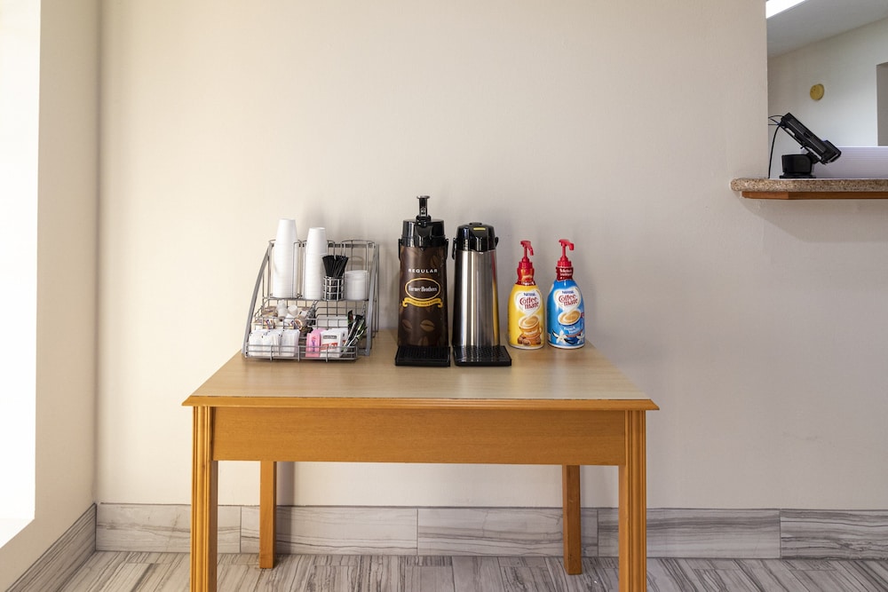 Red Roof Inn Cadiz - photo 4