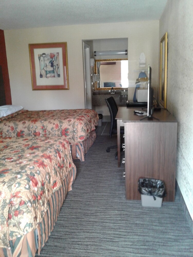Budget Inn Express South Carolina - photo 3