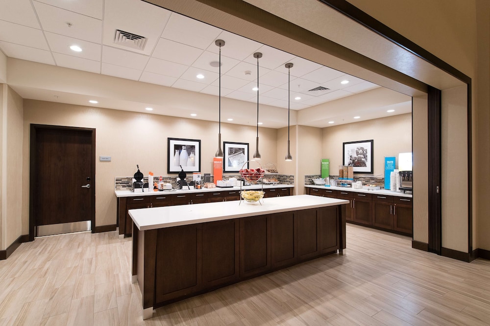 Hampton Inn & Suites Fayetteville - photo 46