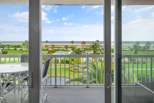 St. Simons Grand 214 1400 Ocean Blvd in Saint Simons Island, United States