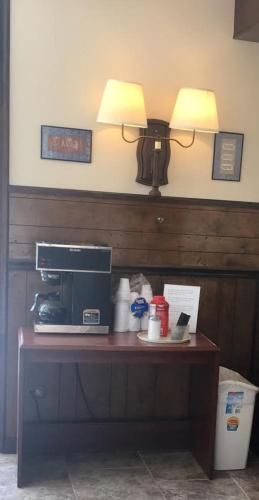 Budgetel Inn and Suites Dalton - photo 10