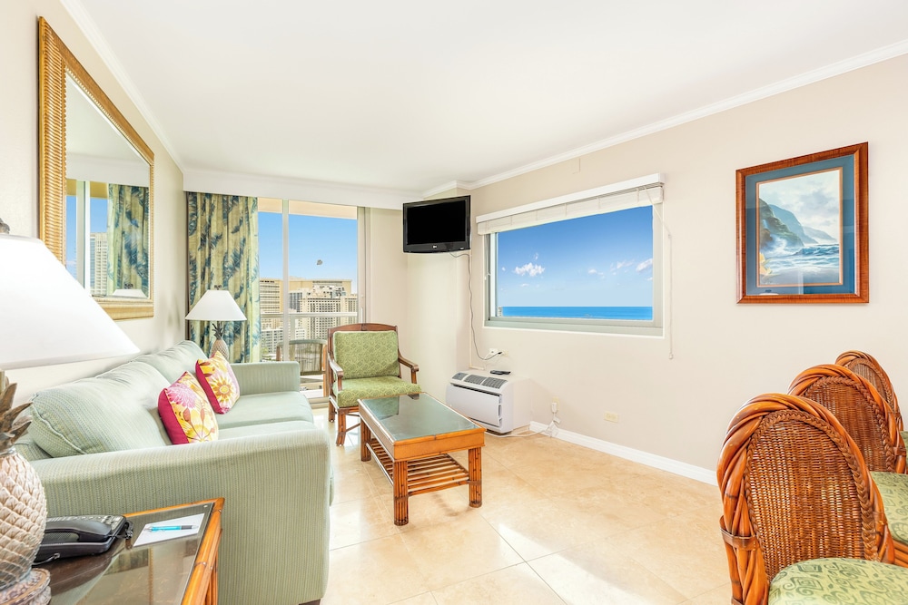 Luana Waikiki Hotel & Suites - photo 74