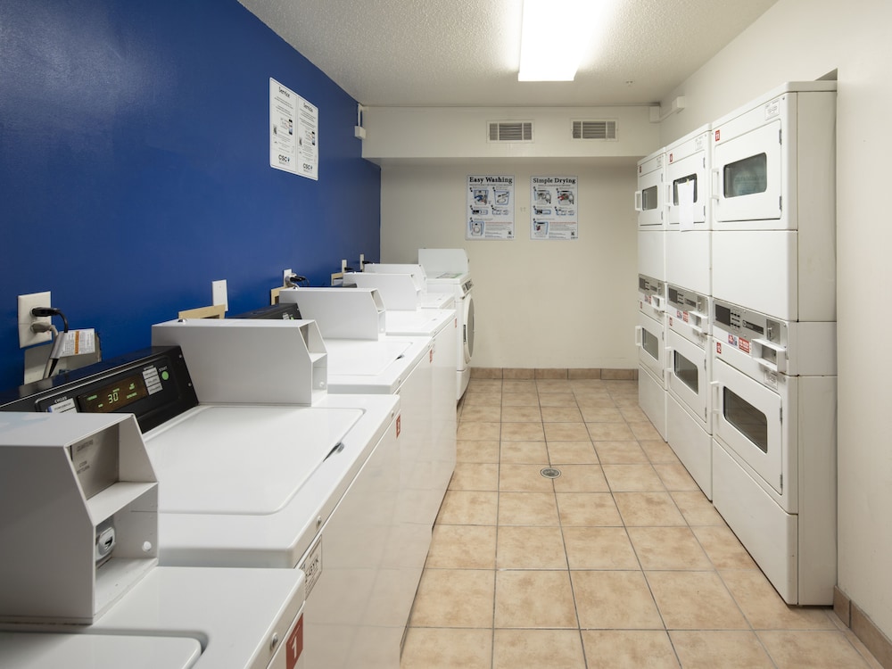InTown Suites Extended Stay Atlanta GA Marietta Roswell Rd - photo 27
