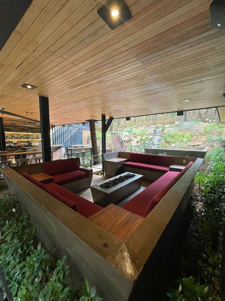 Hotel Oxú & Gampling Solo adultos in Valle De Bravo, Mexico