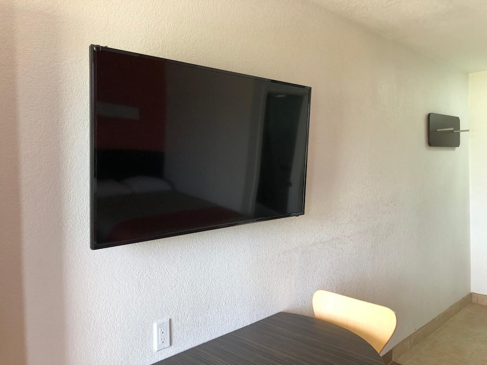 Motel 6 Clute TX - photo 7