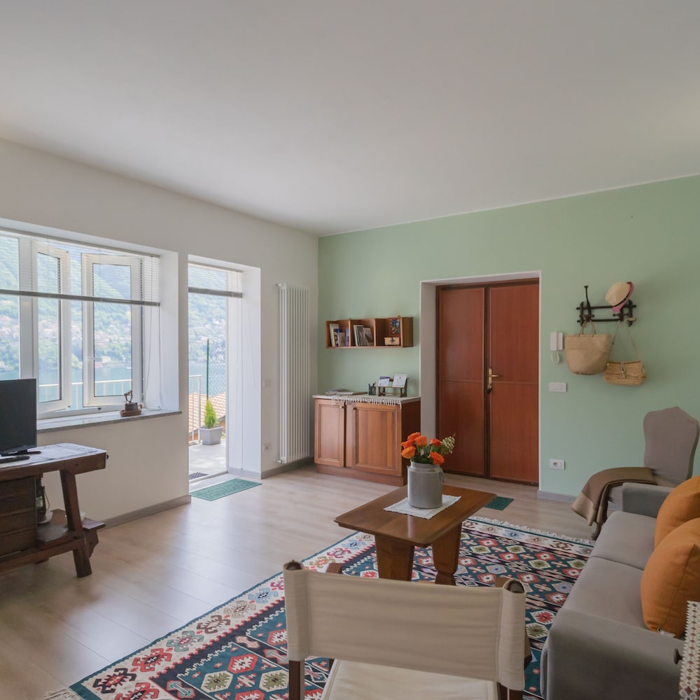 La Quiete in Laglio With 2 Bedrooms and 1 Bathrooms — 4-Star Luxury Hotel in Laglio, Italy