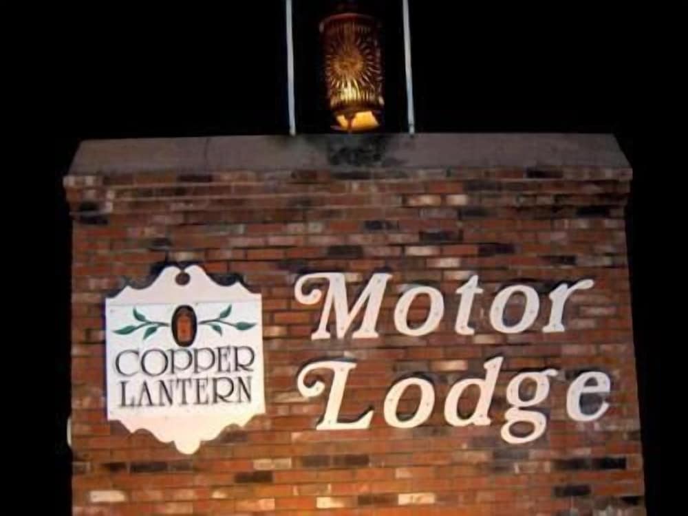 Copper Lantern Motor Lodge - featured photo