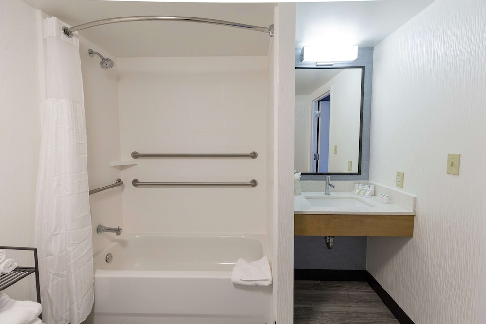 Hilton Garden Inn Atlanta Northpoint - photo 16